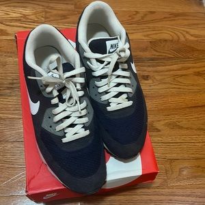 Nike air max size 10 blue and white